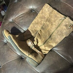 Bongo boots some peeling when you wear you can’t see size 8